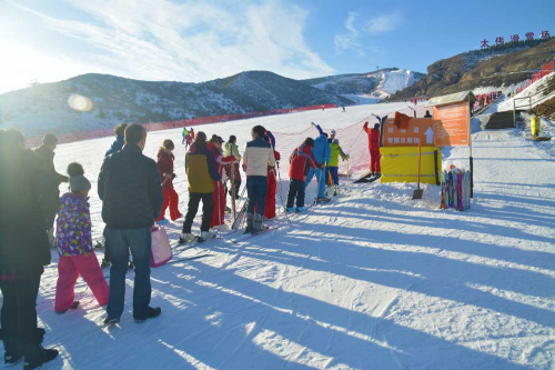 响沙湾滑雪场相比于太伟滑雪场怎么样，要从多角度判断