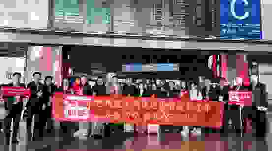 《万顺叫车包机送大湾区建设者返乡过年，北京合伙人温暖接机》