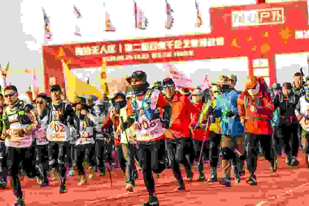 国庆佳节，千名企业家徒步大漠戈壁，献礼祖国！