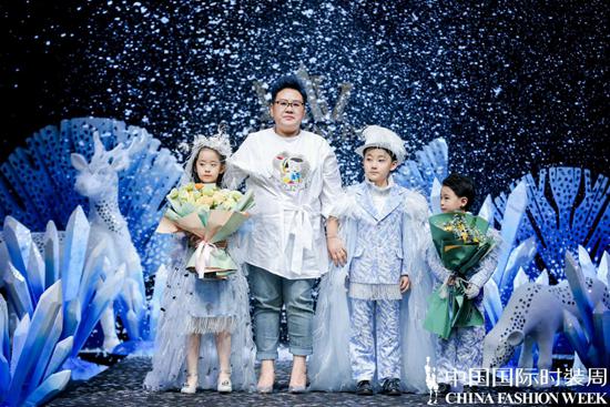 AIZILINLIN·张雯：“冰雪奇缘 春暖花开”拉开中国国际时装周童装高定礼服开幕大秀