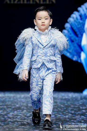 AIZILINLIN·张雯：“冰雪奇缘 春暖花开”拉开中国国际时装周童装高定礼服开幕大秀（3）