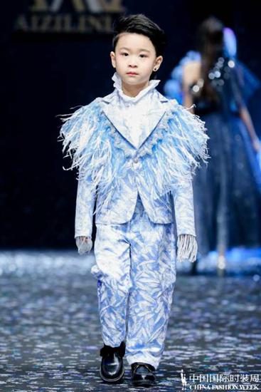 AIZILINLIN·张雯：“冰雪奇缘 春暖花开”拉开中国国际时装周童装高定礼服开幕大秀（3）