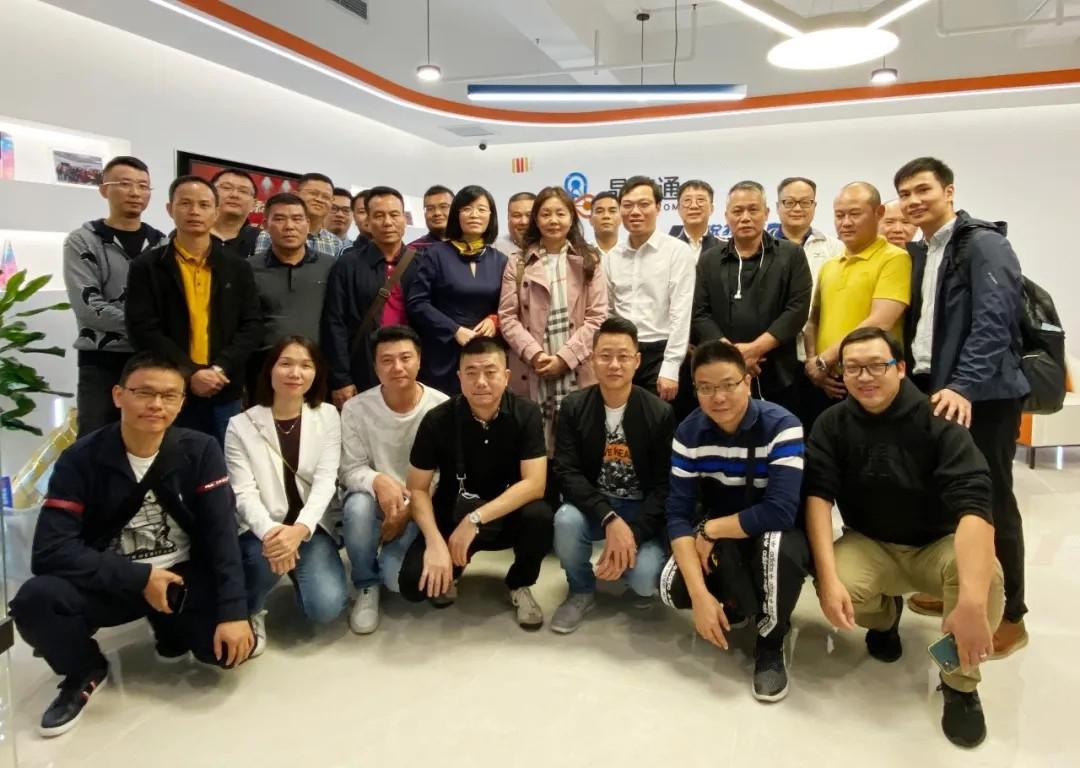 广州市番禺区沙头街领导、商会和企业家代表一行莅临晶链通调研交流