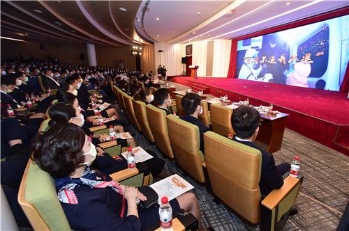 央企抗疫先进事迹报告会（上海专场）在东航举行