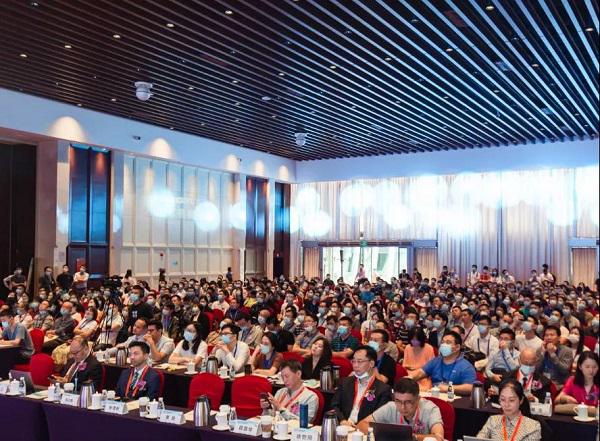 远东口腔黄盛兴教授出席第二届粤港澳大湾区口腔健康联盟种植论坛