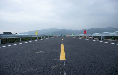 中建八局临海余温公路项目标尾下湾至西岑段举行通车仪式