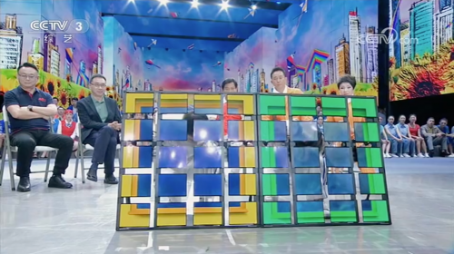 央视综艺频道独家揭秘：柔宇科技全柔性屏带来强烈视觉震撼