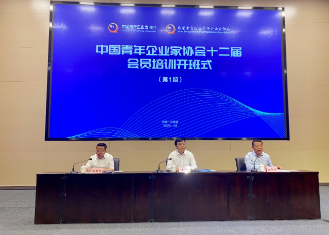 潘刚大力支持培养青年人才 为实现“中国梦”注入新鲜血液