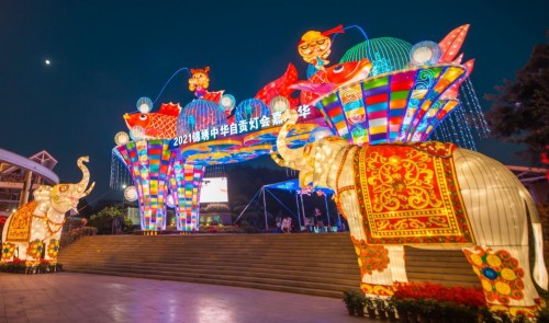 30万㎡梦幻花灯夜灿如昼 来锦绣中华·民俗村欢度元旦