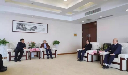 聚焦 |无锡市委副书记、市长杜小刚到访无锡中科芯