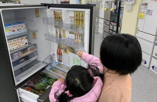 蔬菜放坏才发现？AQUA上市Delie冰箱：食材一目了然
