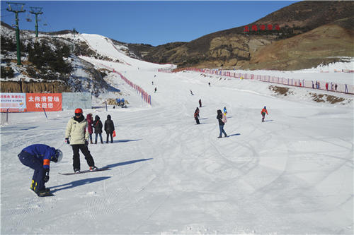 假期游玩，呼市太伟滑雪场有惊喜