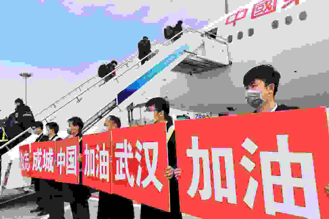 东航大型宽体飞机再飞武汉 运送513名上海医护人员出征抗疫最前线