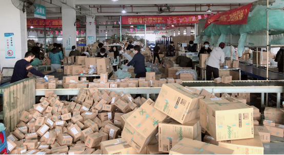 为了用户早日收到货，年糕妈妈CEO、VP、总监都去仓库发货了