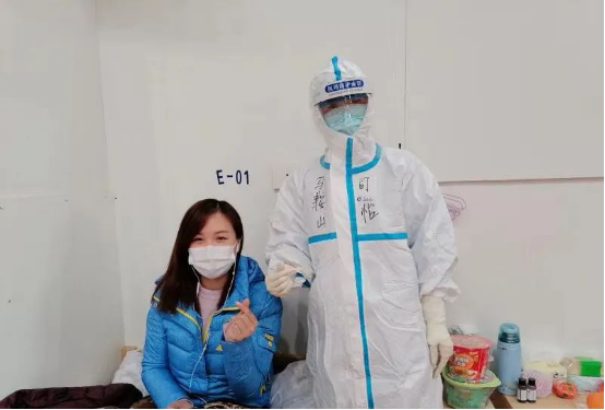 插画师记录方舱生活抖音获赞百万：医护们太可爱，我要把他们画下来