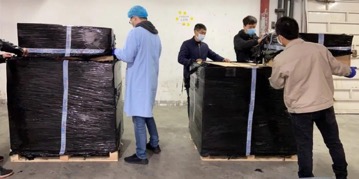 万里送口罩 关山度若飞 —— 校友伉俪李锂李坦在欧洲紧急询购万支医用口罩，助力母校抗击疫情