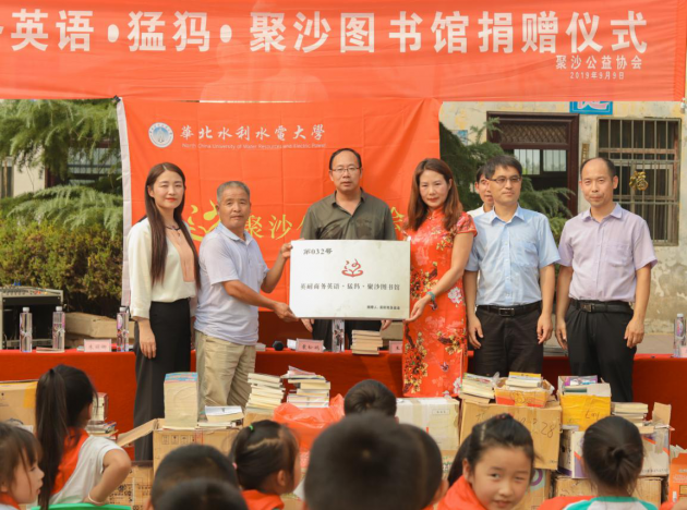 英耐商务英语的两极：凌云有志做培训，润物无声做公益