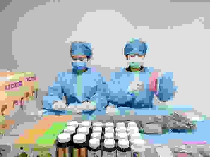 抗击疫情 莎蔓莉莎全力守护顾客：你努力的样子真美！