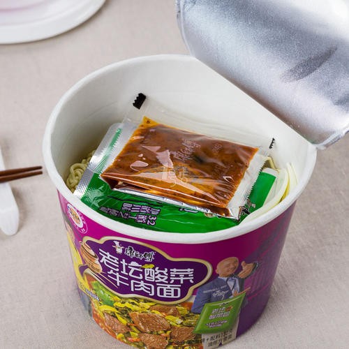 调料包“巨丰富”的4款泡面，食族人凭实力胜出