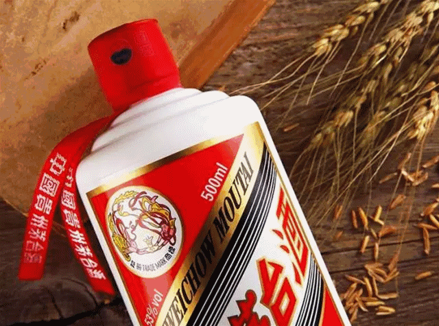 茅台镇老酒友揭秘：都是茅台酒，还是搭配一哥鲍鱼盆菜口感好