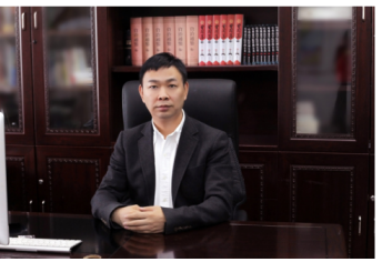 访上海奥文画材有限公司董事长游江海让笔尖上的中国色彩点染世界