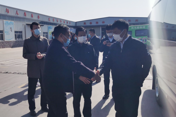 宁夏政府副主席吴秀章到宁夏大亚木业调研复工复产情况