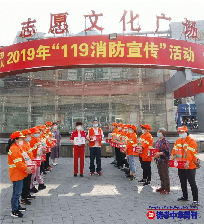 四川好人“绵州燕姐”与游仙区文明中心领导开展“五一”慰问活动
