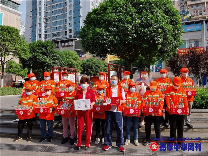 四川好人“绵州燕姐”与游仙区文明中心领导开展“五一”慰问活动