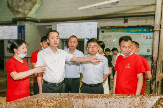 高卫东 李静仁调研茅台酒四轮次生产