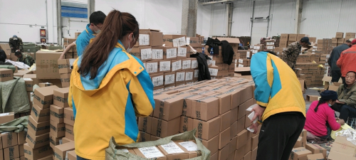 助力新疆农产品上行，库尔勒天天快递紧急配送20000件黑枸杞