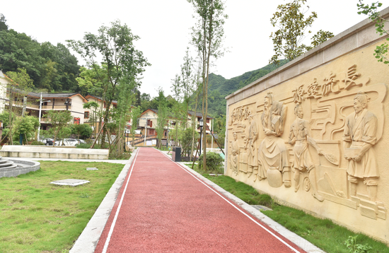 茅台集团援建的文家坝旅游小康示范村