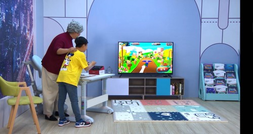 电视能否重回家庭中心？你要的观影、教育、娱乐，全和这张屏有关