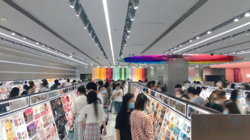 首秀上海！与丝芙兰正面交锋？调色师一周4店连开背后有何不同？