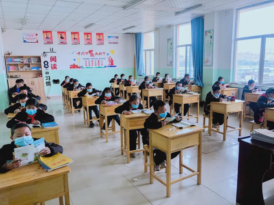 复课了！完美公司为孩子捐赠了定制民族校服