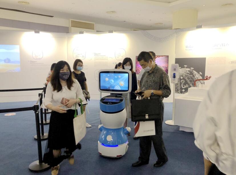擎朗机器人亮相“命运与共，携手抗疫——科技与健康同行”展览会