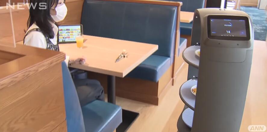 无接触配送成新风尚 日本多家餐厅启用擎朗送餐机器人