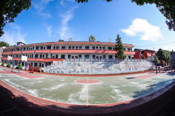 飞驰破限 阿迪达斯捐赠全新装备助力湖南凉亭坳小学勾勒篮球梦想