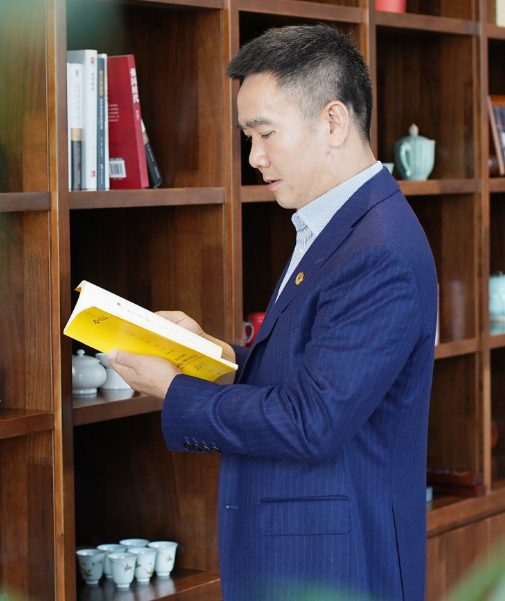 大蜂控股董事长奚春阳谈“公益”