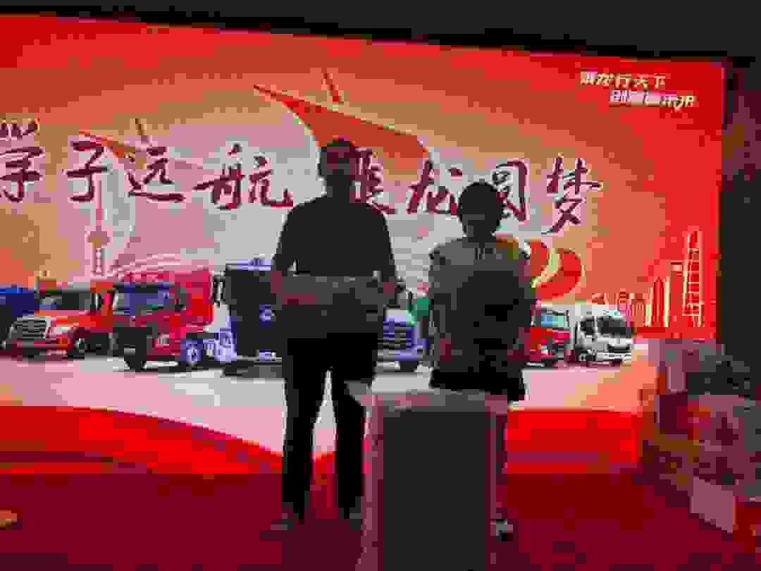 “学子远航，乘龙圆梦”正行动，乘龙以实际行动关怀卡友家庭