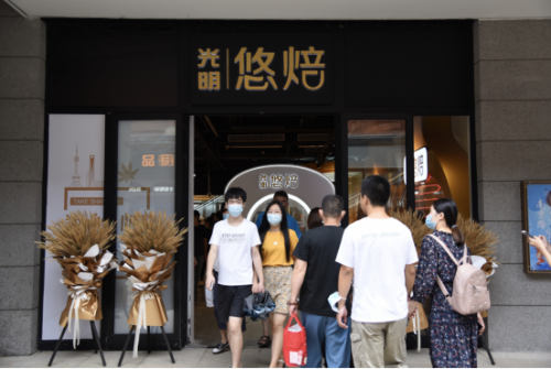 “烘焙”网红打卡新坐标，光明悠焙南京东路快闪店潮流开启