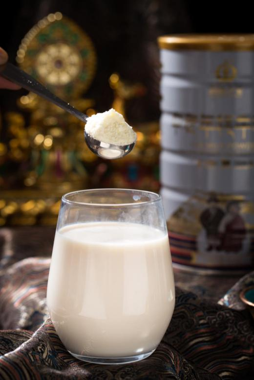 高原之宝牦牛奶，借“牦牛酸奶”的健康品质，为中秋佳节送上温情的祝福