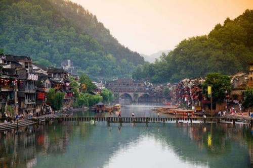 “边城”游记分享：湘西小城，夯吾苗寨特色满满美景一绝