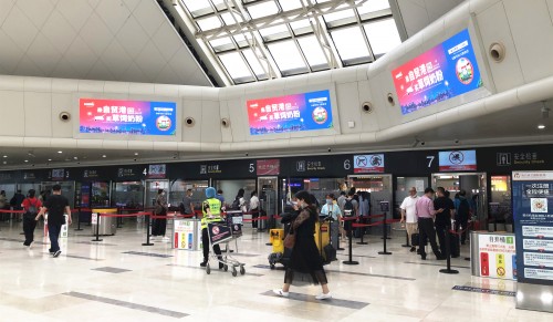高培展示自贸港国际名品形象 免税店畅销奶粉品牌引关注