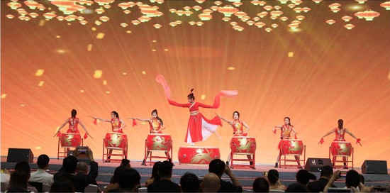 凰庄家政公司五周年庆典在南宁国际会展中心隆重举行