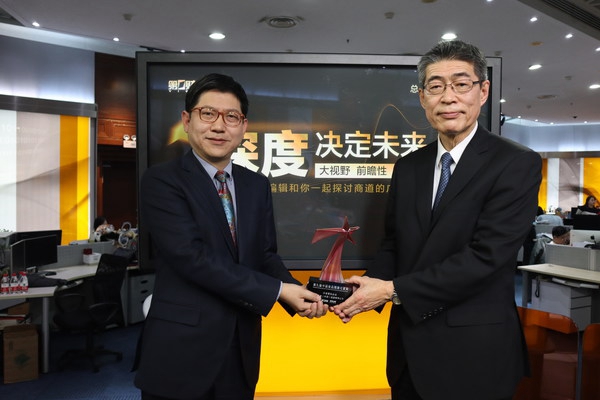 做客《总编时刻》：养乐多以“星钻”品质守护肠道健康
