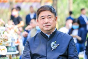这个品牌到底是怎么成为“名人收割机”的？