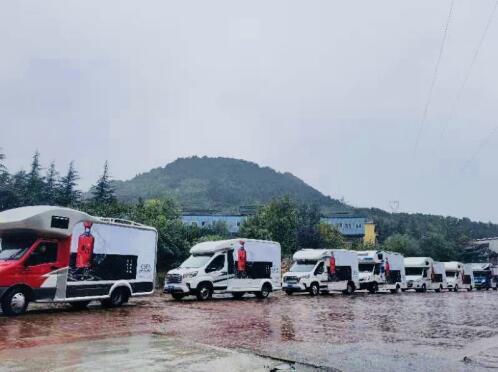 壮观！中垦古门酱酒—豪华房车巡游济南，引市民驻足围观