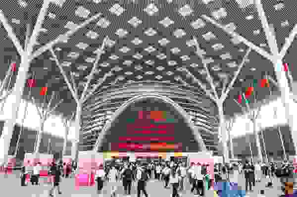 爱华仕箱包亮相深圳礼品展，成就“中国礼品“新名片