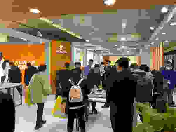 施洛华亮相北京眼镜展，潮流涌动，in爆眼镜人