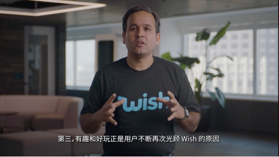 手里拿着游戏手柄的人
中度可信度描述已自动生成